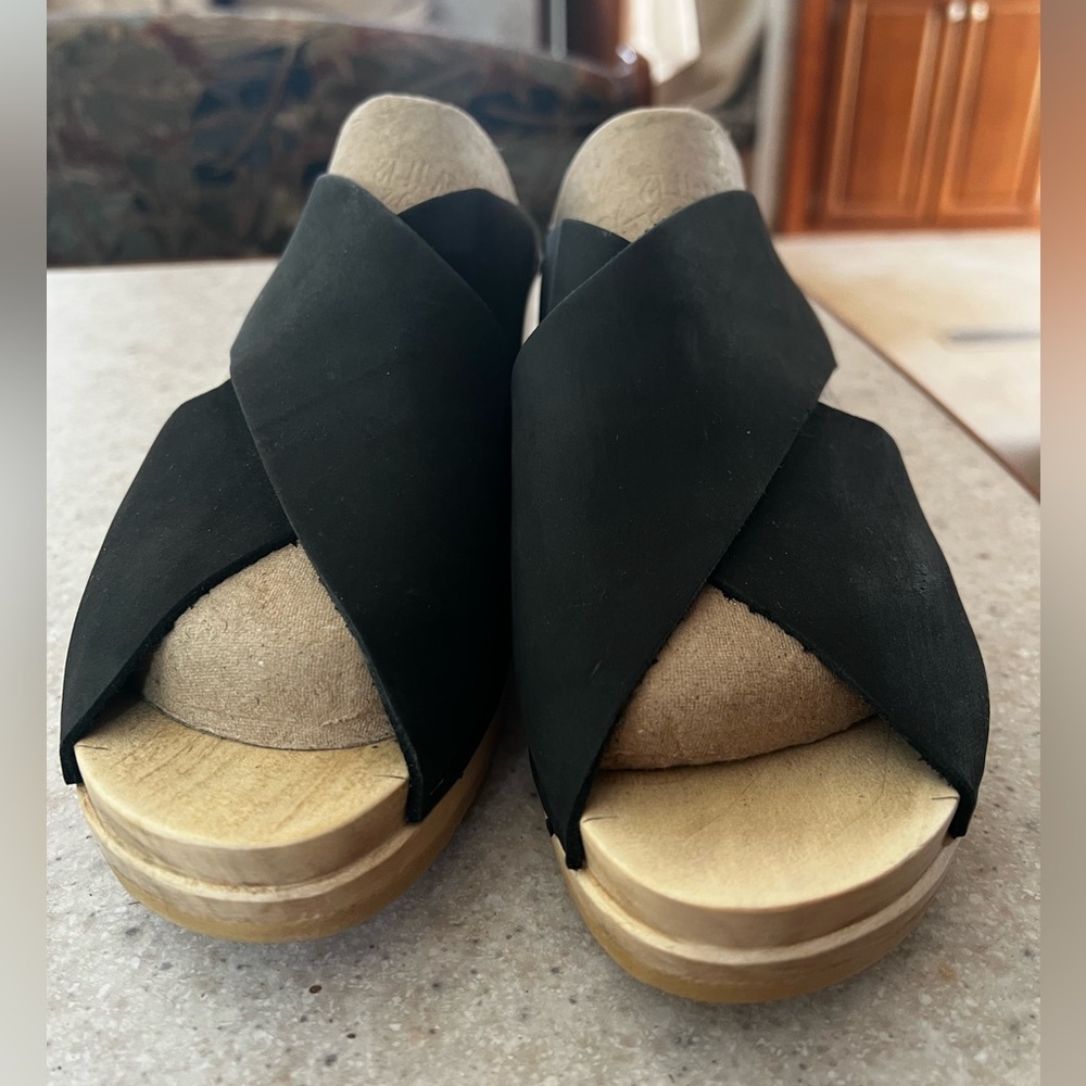 No. 6 Black and Tan Women's Sandals